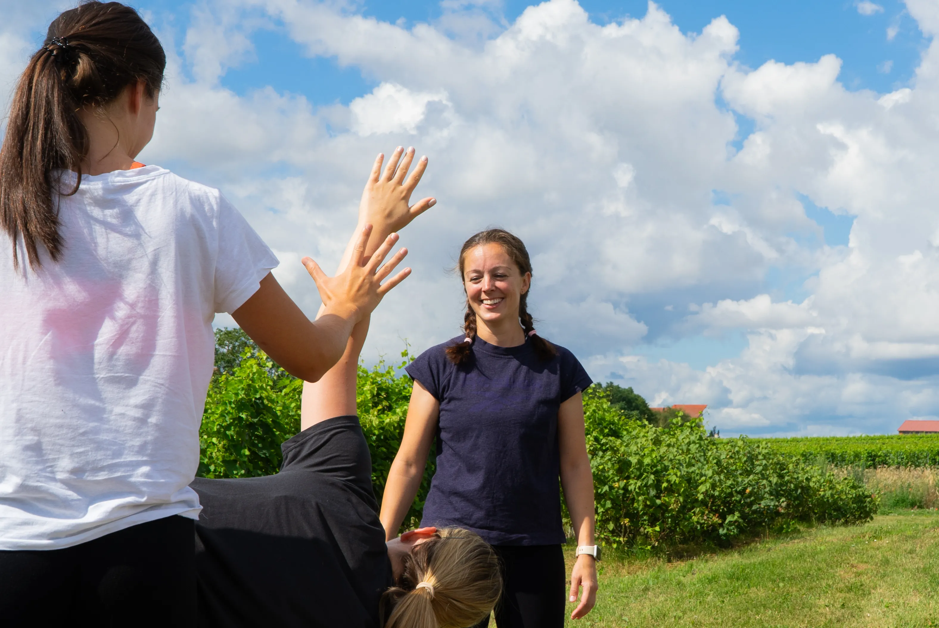 Teilnehmerinnen beim Power Yoga im Weingut in Worms-Pfeddersheim